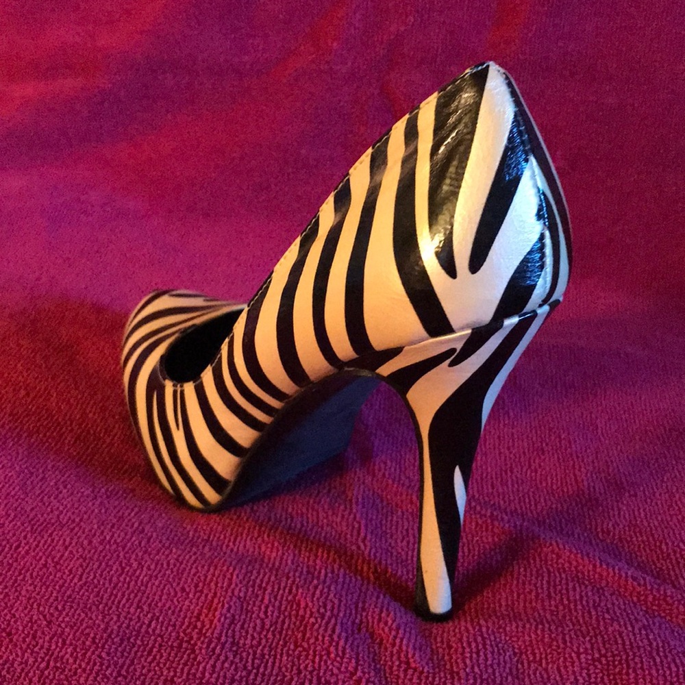 Zebra print pumps - Picture 4 of 4